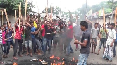 পাকুন্দিয়ায় দ্বিতীয় দিনের হরতাল চলছে, মনোনয়নপত্র জমা দিলেন প্রার্থীরা