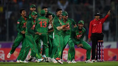 রিভিউতে বাটলার লেগবিফোর নিশ্চিত হলে তখনই উন্মত্ত উল্লাসে ফেটে পড়ে মাশরাফিরা। 