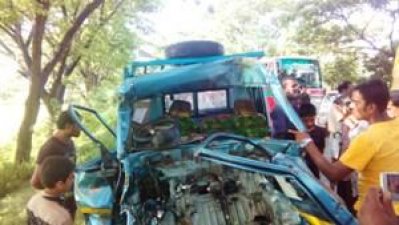 শ্রীনগরে বাস-পিকাপভ্যানের মুখোমুখি সংর্ঘষ, আহত ৭
