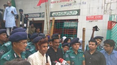 বিবিকা রওজা পরিদর্শনকালে আইজিপি একেএম শহীদুল হক