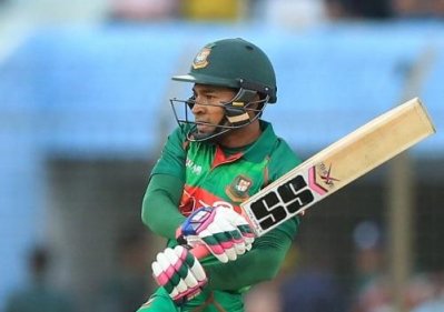 অবশেষে মুশফিকের ব্যাটে রান