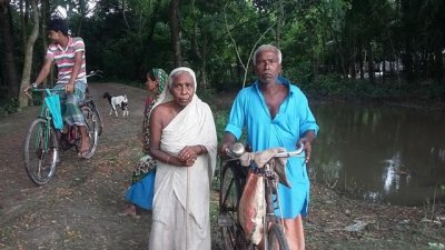দিলিপ দত্ত ও তার মা