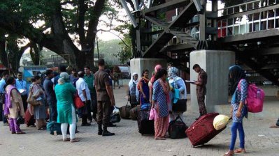 ভারত থেকে দেশে ফেরা নারীরা