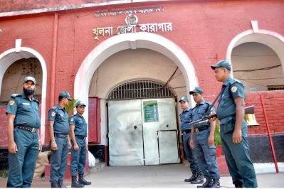 বাড়ানো হয়েছে খুলনা কারাগারের সামনে নিরাপত্তা