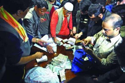 পল্টনে ২০১৪ সালে মোহাম্মদ আলীর বাসা থেকে বিপুল পরিমাণ সোনা ও দেশি-বিদেশি মুদ্রা উদ্ধার হয়। (ছবি ইন্টারনেট)