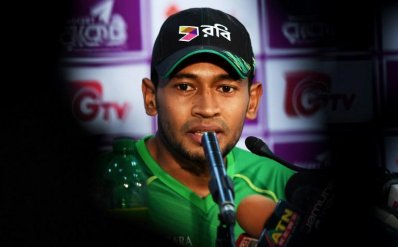 সংবাদ সম্মেলনে কথা বলছেন মুশফিক (ছবি: এএফপি)