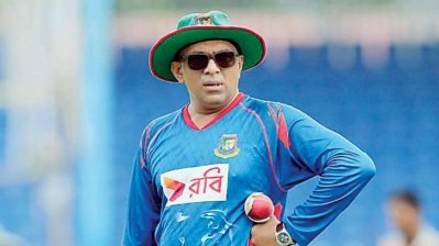 হাথুরুসিংহের পরিকল্পনাতেই চিত্রনাট্য বদল