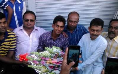 ফুল দিয়ে বরণ