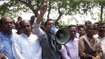 পরে স্থানীয়দের সামনে বক্তব্য রাখেন প্রতিনিধি দলের প্রধান এনামুল হক শামীম