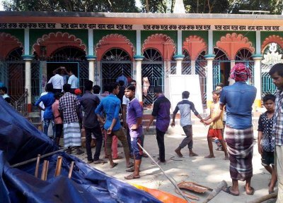 মন্দিরে হামলা চালানো হয়