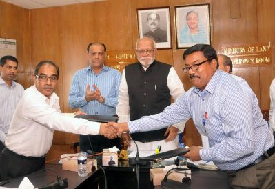 ভূমি সংস্কার বোর্ড ও এ-টু-আই এর মধ্যে এক সমঝোতায় সংশ্লিষ্ট কর্তাব্যক্তিরা
