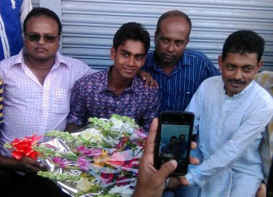 খুলনায় মিরাজকে সংবর্ধনা