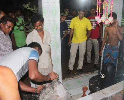 মাতাল হয়ে যশোরে মন্দিরের প্রতিমা ভাঙল তিন যুবক