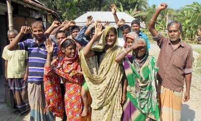 রাজবাড়ীতে হতদরিদ্রের চাল সচ্ছলদের ঘরে