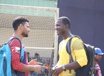 দুই অধিনায়ক মাশরাফি ও ড্যারেন স্যামি