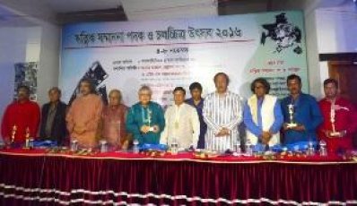 দুই বাংলার পাঁচ চলচ্চিত্রকার-গবেষক পেলেন ঋত্বিক সম্মাননা