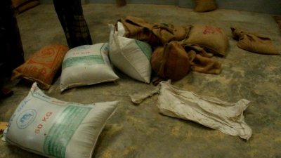 ঝিনাইদহে চালের মিল থেকে সাতশ’ বস্তা চাল লুট