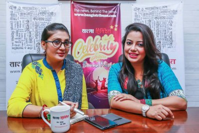 অনুষ্ঠানের আগমুহূর্তে বন্যা মির্জা ও কণা