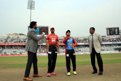 টস জিতে ব্যাটিংয়ে কুমিল্লা