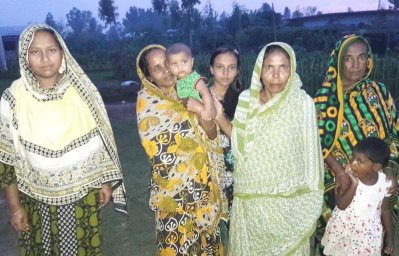 পুনর্বাসন প্রকল্পের বাসিন্দারা 