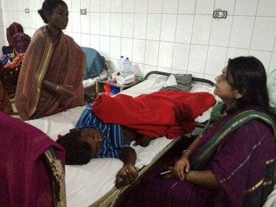 দ্বিজেন টুডুর পাশে প্রতিবেদক। ছবি- নাসিরুল ইসলাম