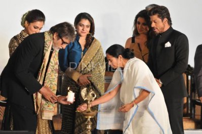 কলকাতা আন্তর্জাতিক চলচ্চিত্র উৎসবের ২২তম আসরের উদ্বোধনে অমিতাভ, জয়া, শাহরুখ, কাজল পরিণীতি সঙ্গে মুখ্যমন্ত্রী মমতা (1)