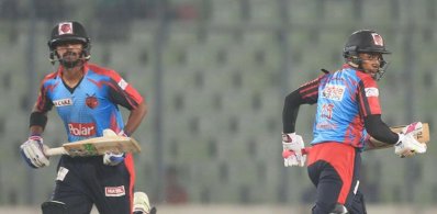 শক্ত জুটি গড়েন নাফিস ও মুশফিক
