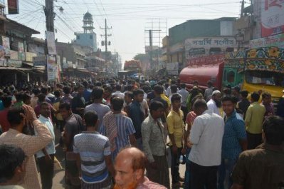 দুর্ঘটনার পর জনতার সড়ক অবরোধ