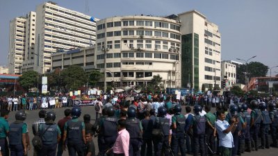 শাহবাগে শিক্ষার্থীরা