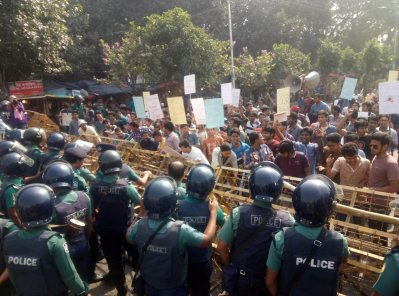 শাহবাগে শিক্ষার্থীরা