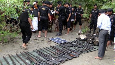 র&zwnj;্যাবের কাছে বনদস্যু বাহিনীর আত্মসমর্পণ