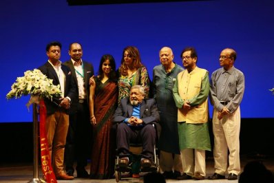 নোবেল জয়ী লেখক ভিএস নাইপল ও মাননীয় অর্থমন্ত্রী আবুল মাল আবদুল মুহিত উদ্বোধন করেন ঢাকা লিট ফেস্ট ২০১৬ 