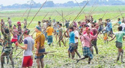 নরসিংদীতে দু’পক্ষের সংঘর্ষে টেঁটা ছুড়ে হামলা করা হয়