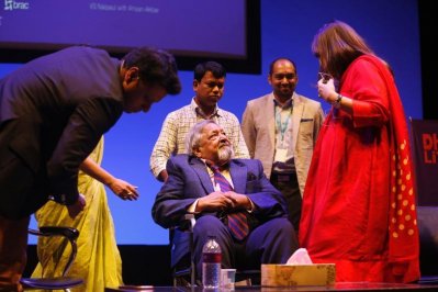 নাইপলের সঙ্গে উঠে এলেন ঢাকা লিট ফেস্টের তিন পরিচালক