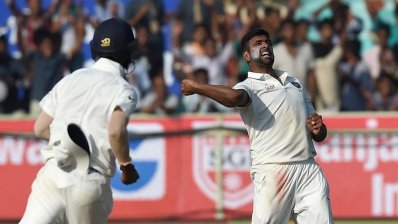 অশ্বিনের ৬৭ রানে ৫ উইকেট