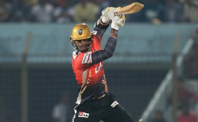 কুমিল্লাকে রান এনে দিতে গুরুত্বপূর্ণ অবদান স্যামুয়েলসের