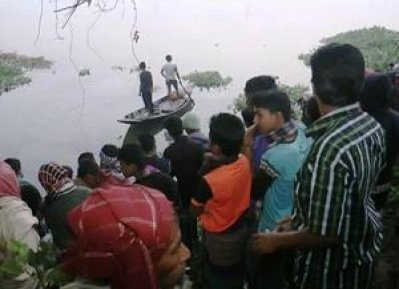 মাদারীপুরে বাস নিয়ন্ত্রণ হারিয়ে খালে: ২ জনের লাশ উদ্ধার