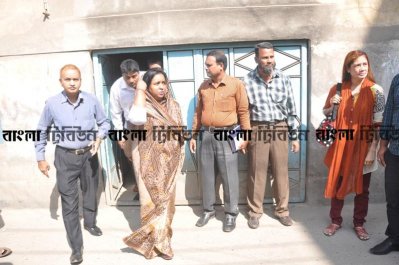 নারায়ণগঞ্জ মহানগর আওয়ামী লীগের সভাপতি আনোয়ার হোসেনের বাড়িতে সেলিনা হায়াত আইভী 
