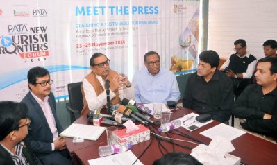 মিট দ্য প্রেসে বক্তব্য রাখছেন পর্যটনমন্ত্রী রাশেদ খান মেনন