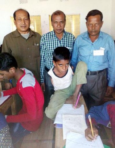 পরীক্ষা দিচ্ছে মুরসালিন
