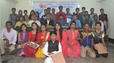 সাতক্ষীরায় চলচ্চিত্র নির্মাণ কর্মশালায় অংশগ্রহণকারীরা