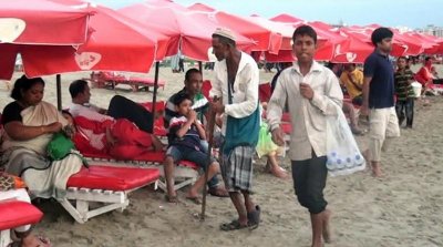 সৈকতে ভিক্ষুক ও ভ্রাম্যমাণ ব্যবসায়ীদের উৎপাত