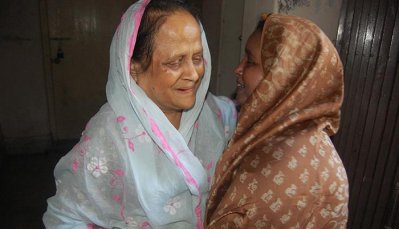 আইভীকে দোয়া করে দিলেন শামীম ওসমানের শাশুড়ি