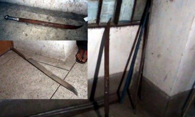 হোস্টেল থেকে উদ্ধার ছোরা