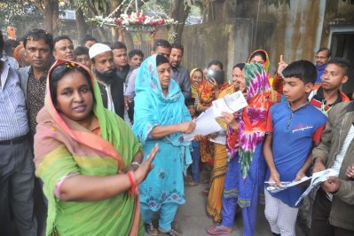 গণসংযোগে আওয়ামী লীগ প্রার্থী সেলিনা হায়াৎ আইভী