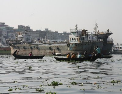 বুড়িগঙ্গা থেকে যুবকের বস্তাবন্দি লাশ উদ্ধার