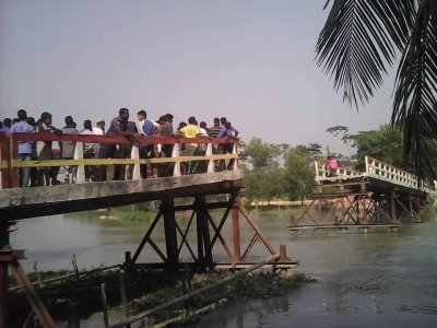 পটুয়াখালীতে ব্রিজ ভেঙে শিশু নিখোঁজ