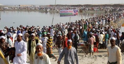 যমুনা পাড়ে লাখো মুসল্লির জমায়েত, শনিবার শুরু হচ্ছে আঞ্চলিক ইজতেমা