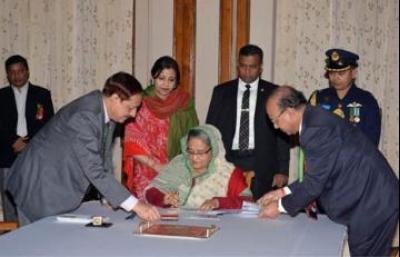 বিজয় দিবস উপলক্ষে ডাকটিকিট অবমুক্ত করেন প্রধানমন্ত্রী