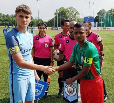 ম্যানসিটির একাডেমি খেলোয়াড়দের সঙ্গে বাংলাদেশ
